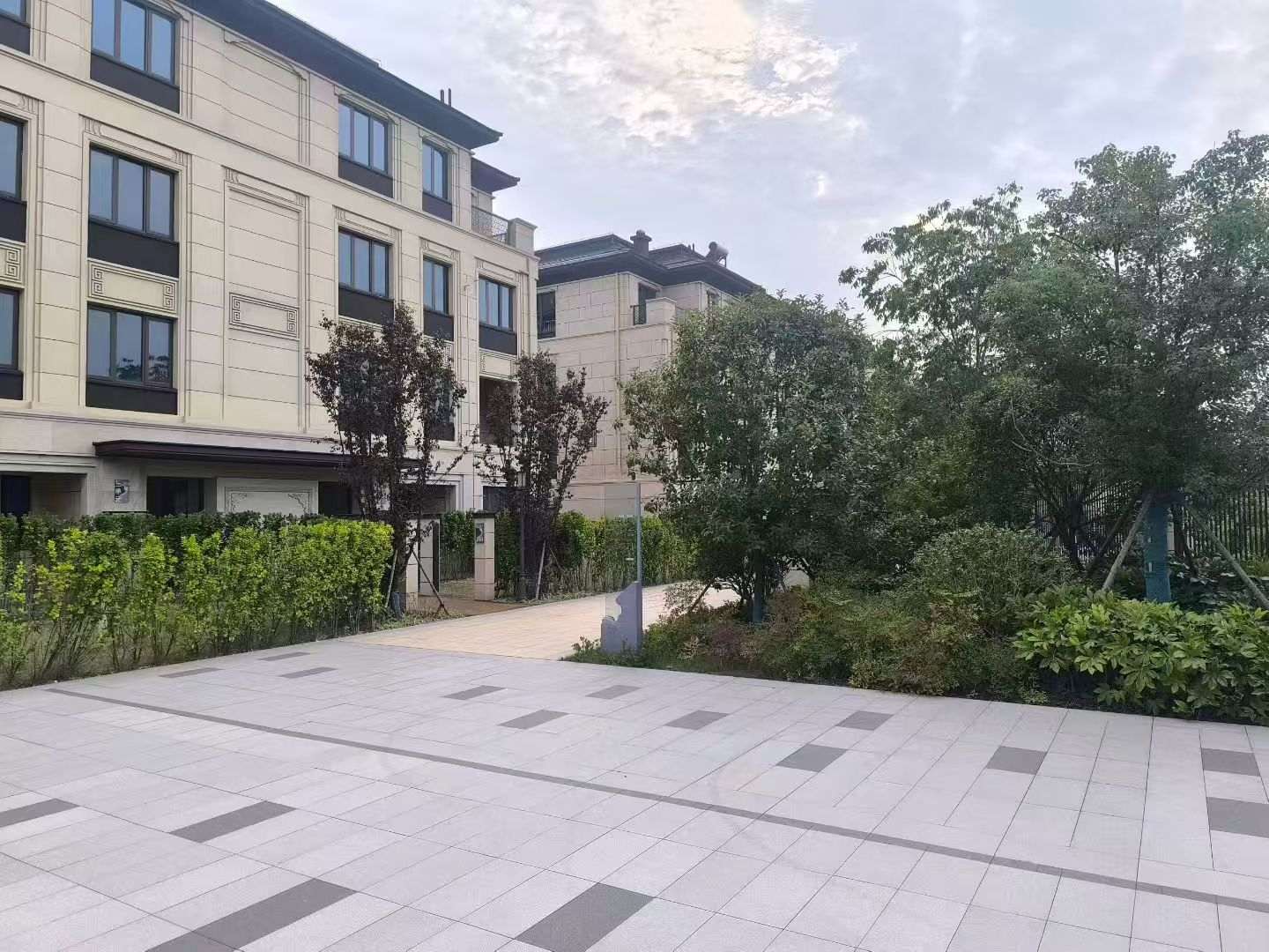 株洲 芝麻白与芝麻白搭配铺装，尺寸1200*600